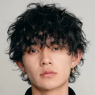 ショート パーマ メンズ 丸山 哲史のヘアスタイル