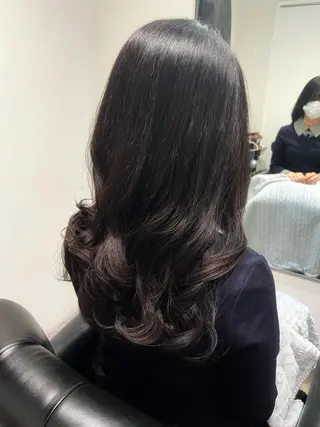 ロング カラー パーマ コテ巻き風パーマ 韓国風パーマ　無重力のヘアスタイル