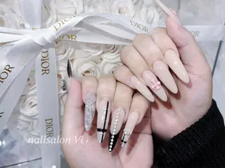 ネイル Nailsalon Vi+ももか🩷のネイルデザイン