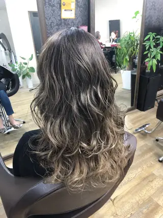 セミロング カラー 池田 景子のヘアスタイル