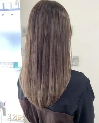 セミロング カラー 薄田 珠美のヘアスタイル