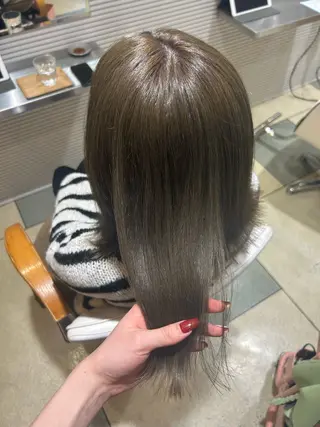 セミロング カラー レイヤー/ブリーチ/ 渋谷/ルル🌿のヘアスタイル