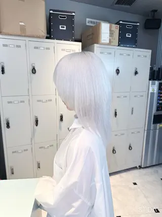 セミロング カラー 🪄池袋ハイトーン 🪄ブリーチカラーのヘアスタイル