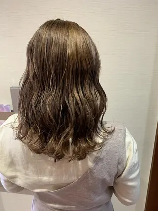 ミディアム カラー 蓮見  友里のヘアスタイル