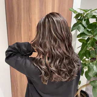 ロング カラー ヘアアレンジ 白髪ぼかしハイライト 茗荷谷駅徒歩2分のヘアスタイル