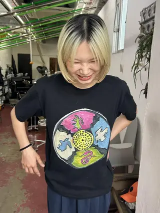 ミディアム カラー qiie ワンカラー ダブルカラーのヘアスタイル