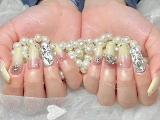 ネイル 🦋 Queenieのネイルデザイン