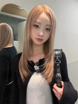 セミロング RiA/レイヤーカッ ト/ハッシュカットのヘアスタイル