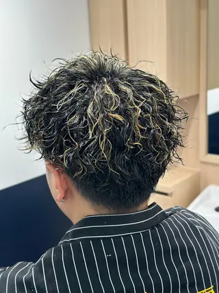 ショート カラー パーマ 千葉弘平 🔥波巻き特化🔥のヘアスタイル