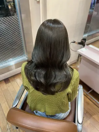 セミロング カラー 'AXIS 栄 Konomiのヘアスタイル