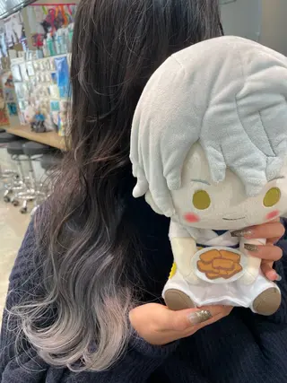 セミロング カラー インナーカラー 推し ブリーチ 髪質改善のヘアスタイル