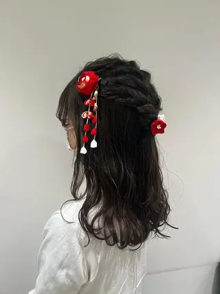 セミロング ヘアアレンジ 【暖色カラー特化】 中山由梨のヘアスタイル