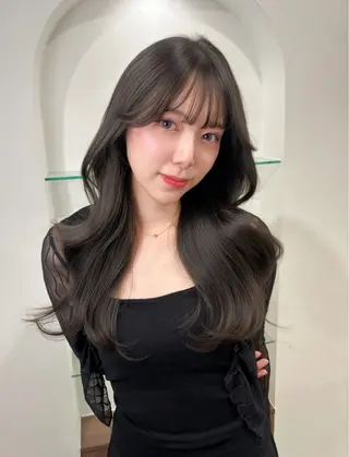 ロング カラー 藤野 結衣のヘアスタイル
