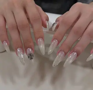 ネイル T.Lee Nail Lilyのネイルデザイン
