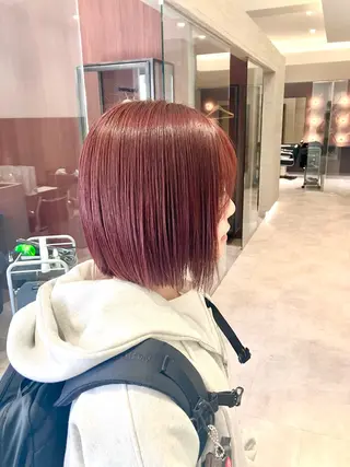 ショート カラー サキ🤍ハイトーン 🩰くびれ巻きヘアのヘアスタイル
