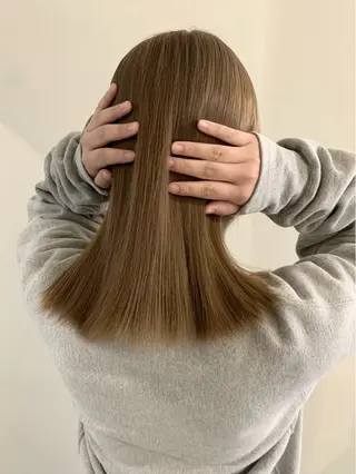 ミディアム カラー 落合希 Olivebeigeのヘアスタイル