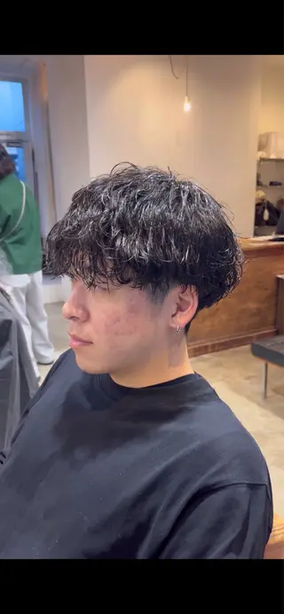 ショート パーマ メンズ トイ ハルトのヘアスタイル