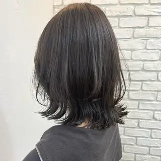 ミディアム CHIC 岩下真衣のヘアスタイル