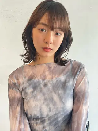 ミディアム 米澤 由衣のヘアスタイル