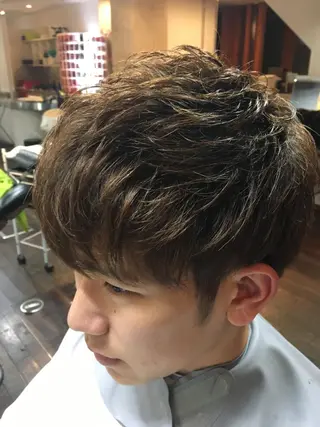 ショート カラー メンズ 向井 優汰のヘアスタイル