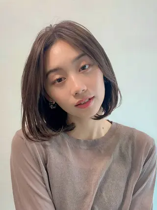 ミディアム 米澤 由衣のヘアスタイル