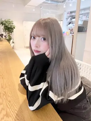 カラー ニトウ レイナのヘアスタイル