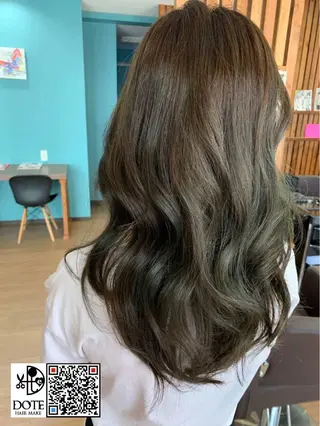 ロング カラー 薬師寺 優のヘアスタイル