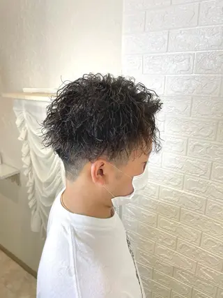 ショート パーマ メンズ 六反 仁哉のヘアスタイル