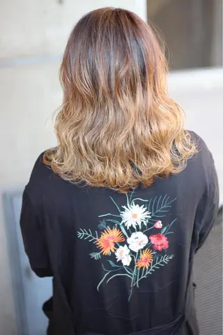 セミロング カラー パーマ 成松 勇治のヘアスタイル