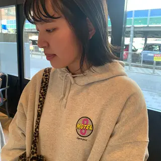 ミディアム カラー SAKINO. ベージュカラーのヘアスタイル