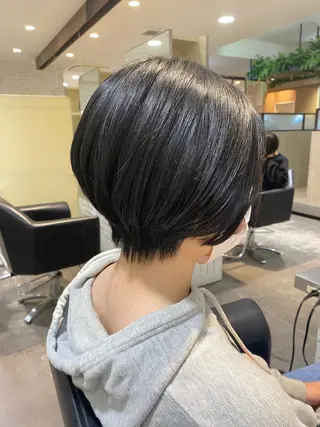 ショート カラー 前田 輝のヘアスタイル
