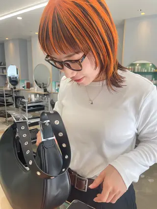 ミディアム カラー 💓パーマ，💗 レイヤーカットのヘアスタイル