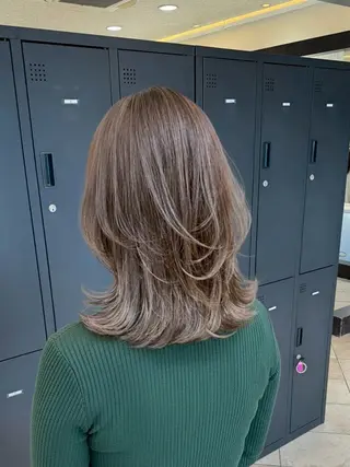 セミロング 𝗠𝗜𝗞𝗨︎ ︎✦︎.ワンカラーのヘアスタイル