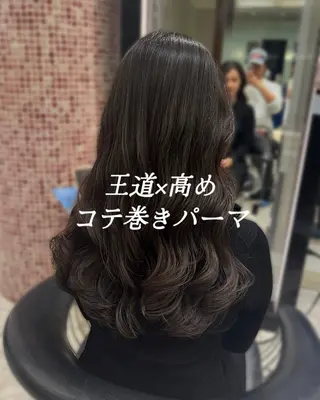 ロング パーマ コテ巻きパーマ 藤野佑成のヘアスタイル