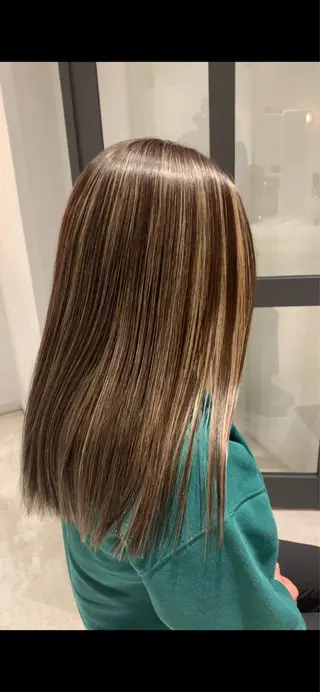 ロング カラー れい🫧 ハイトーン特化のヘアスタイル