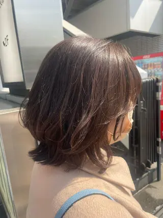 ミディアム カラー アートディレクター 尾内 友美のヘアスタイル