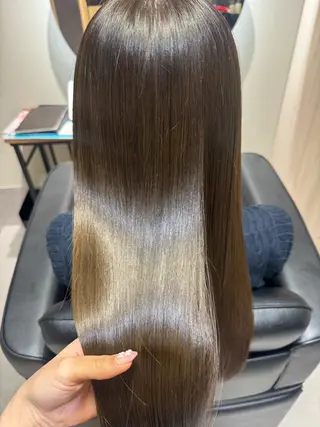 ロング NAVY 橋本心 縮毛矯正のヘアスタイル