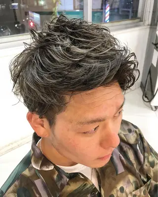 ミディアム カラー パーマ メンズ 🟦メンズパーマ🟦 横浜駅｜小上馬淳司のヘアスタイル