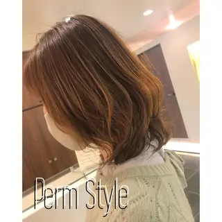 ミディアム カラー パーマ チーフデザイナー 若林 麻衣のヘアスタイル