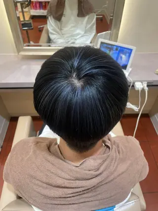 カラー メンズ 三富 陽菜のヘアスタイル