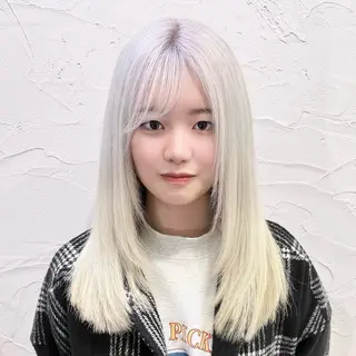 セミロング 痛ませないブリーチ✨ SASSAのヘアスタイル