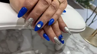 ミディアム ブラウン 広奈子のネイルデザイン