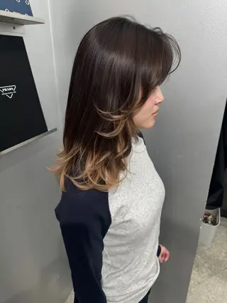 ロング カラー PELE ハイトーン RIMUのヘアスタイル