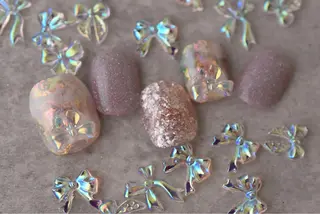 ショート カラー ヘアアレンジ ネイル Aayley アイリ―サロンのネイルデザイン