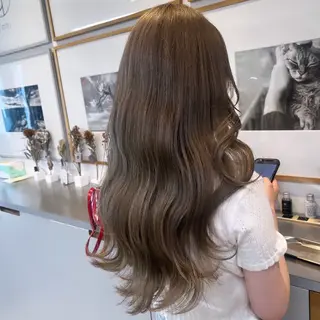 ロング カラー カジュアルを女っぽく 𝗮𝘆𝗮𝗰𝗼のヘアスタイル