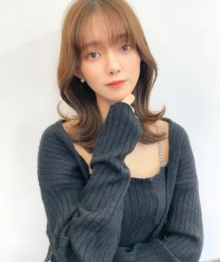 ミディアム レイヤーカット、 大人可愛い　中村美羅のヘアスタイル