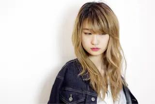 ロング カラー ミドウチ アヤカのヘアスタイル