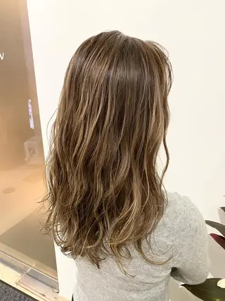 ロング 岩尾 凪のヘアスタイル