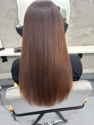セミロング カラー 腰越 麻奈のヘアスタイル