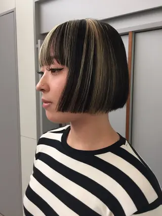 ミディアム 🍎デザインカラー /カエデ🍎のヘアスタイル